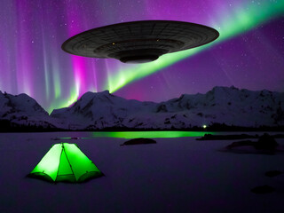 Ufo über den Bergen mit Polarlichter im Hintergrund und einem Zelt