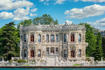 Fototapeta na wymiar Kucuksu Pavilion seen from the Bosphorus, Istanbul, Turkey