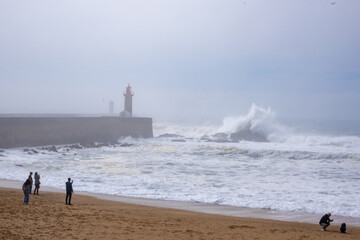 Atrapa la serenidad del mar de Oporto con sus aguas cristalinas y su brisa salada. Disfruta de la...