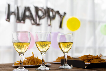 Food and drinks at the New Year's and Happy Birthday parties organized simply with family and friends at home.