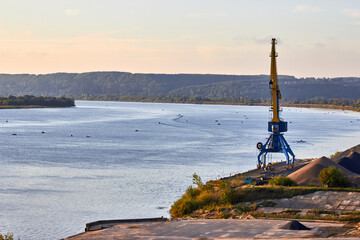 Obraz premium Rusty blue port cranes stands at the river.
