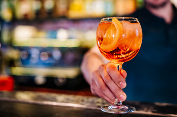 man hand bartender making cocktail in glass on the bar counter