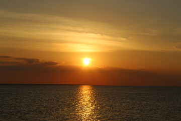 Fototapeta premium Sunsets are the canvas of the sky