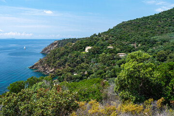 Fototapeta na wymiar Blick über die Côte d'Azur mit dem Hameau du Dattier bei Cavalaire (Var)