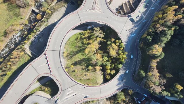 Intercambiador de coches en glorieta en Andorra Europa