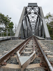 Perspective view of the steel railway bridge.