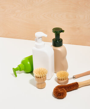 Eco friendly dish brushes with natural bristles. Dispensers with detergent for dishes.