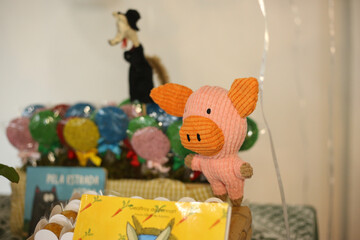 Decoração temática dos Três Porquinhos: encante os pequenos com uma festa infantil repleta de elementos decorativos inspirados na história dos Três Porquinhos.
