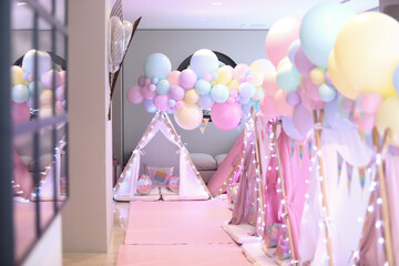 Festa do pijama, aniversário infantil, tons de rosa, barraquinhas, bolsas personalizadas, festa...