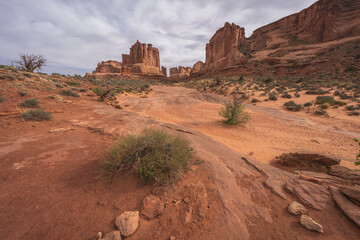 hiking the park avenue trail in arches national park, utah, usa