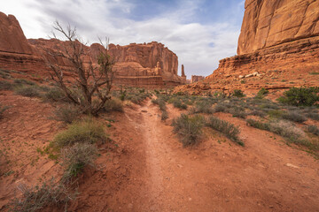 hiking the park avenue trail in arches national park, utah, usa