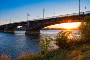 Fototapeta na wymiar View of the Theodor Heuss Bridge over the Rhine between Mainz and Wiesbaden/Germany in the evening