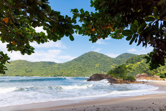 paisagem da linda praia de Trindade na cidade de Paraty, RJ