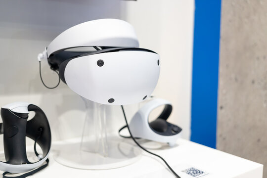 Sony PlayStation VR 2 virtual reality headset with Sense controller, Accessory for the PlayStation 5 in the Sony Store.