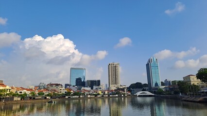 Fototapeta premium Blue and High Sky in Raffles Place, Singapore