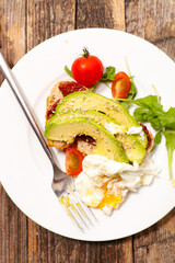 toast with avocado and egg