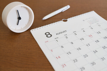 8月のカレンダー　夏の計画イメージ