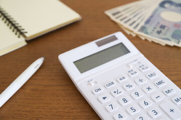 計算機とお金　生活イメージ