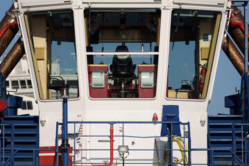 TUGBOAT - Workplace of helmsman on the ship © Wojciech Wrzesień