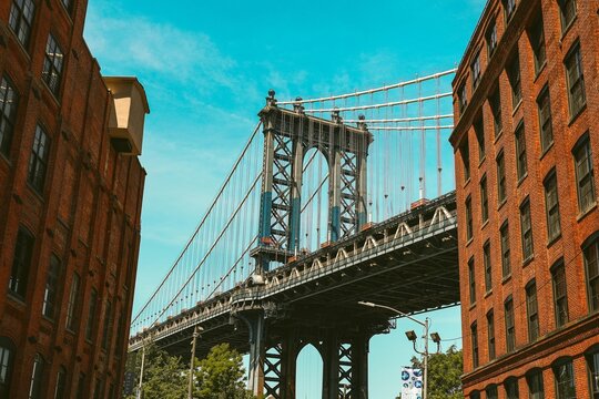 Fototapeta Iconic Manhattan bridge from Washington street Brooklyn