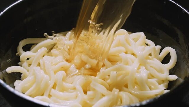 うどん 出汁をかける