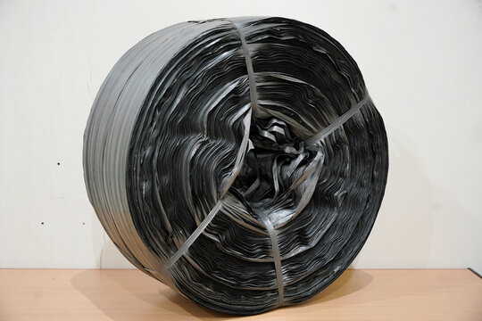 One large-sized raffia roll with a diameter larger than 30cm