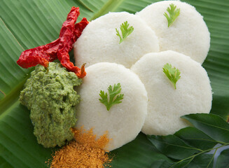 rice idlis with green chutney / paste