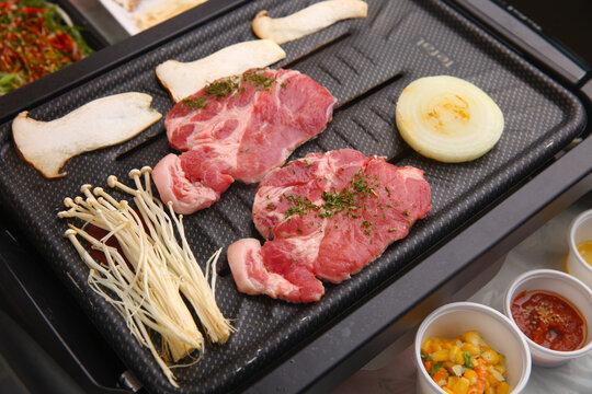 grilled pork belly BBQ, moksal korean cuisine. pork shoulder, 목살, 한국음식, 돼지고기,삼겹살,날것,누끼,돼지고기,사람없음,삼겹살,신선,실내,요리,육류,음식,음식재료,조각
