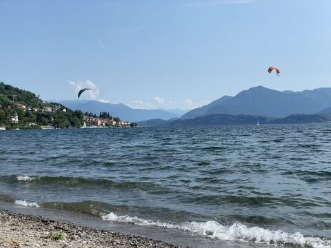 Kitesurfing sul lago Maggiore a Lesa	