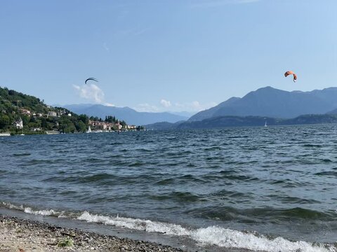 Kitesurfing sul lago Maggiore a Lesa	