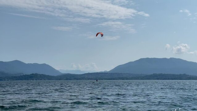 Kitesurfing sul lago Maggiore a Lesa	