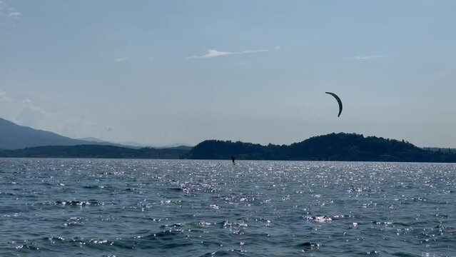 Kitesurfing sul lago Maggiore a Lesa	