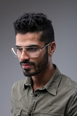 Obraz premium Attractive man in green shirt, metal glasses