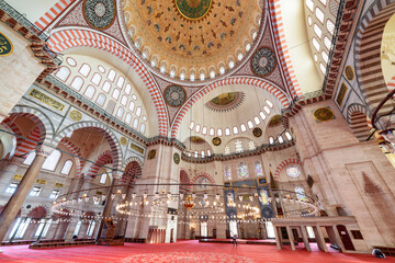 Fototapeta na wymiar Interior of the Suleymaniye Mosque, Istanbul, Turkey