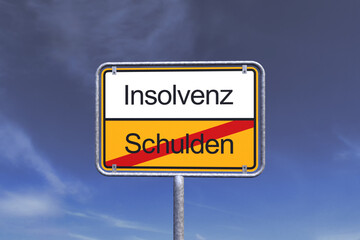 Illustration - Ortsschild - Ortstafel - Insolvenz - Schulden - Himmel - Wolken
