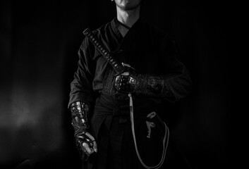 籠手を着けて日本刀を構える人物（Samurai with his katana and gauntlet）