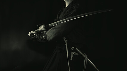 籠手を着けて日本刀を構える人物（Samurai with his katana and gauntlet）