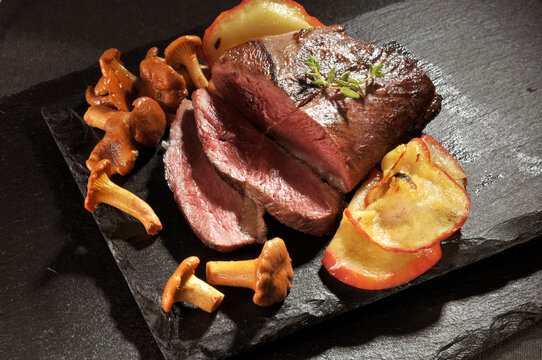 Magret de canard et girolles