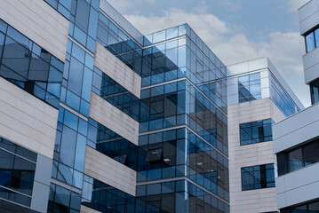 Fototapeta premium Business building facade in daylight