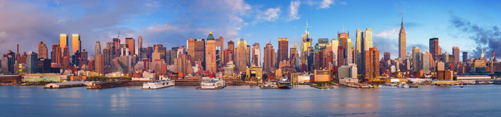 Manhattan skyline at sunset, New York - 613288465