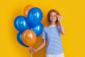Fototapeta na wymiar happy woman with birthday balloon in sunglasses. happy birthday woman hold party balloons