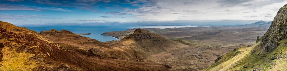 Fototapeta na wymiar Beautiful panorama view of Quiraing, Scotland, Isle of Skye