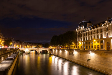 pont Saint-Michel in Paris at night