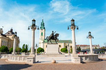 Fototapeta na wymiar King Ferdinand I statue in Oradea, Romania