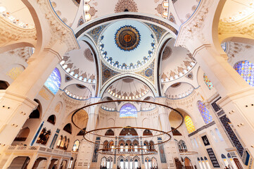 Naklejka premium Inside view of Camlica Mosque in Istanbul, Turkey