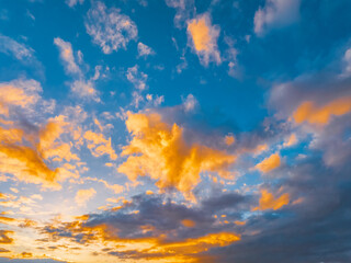 Fototapeta na wymiar Blue sunrise sky with low cloud cover