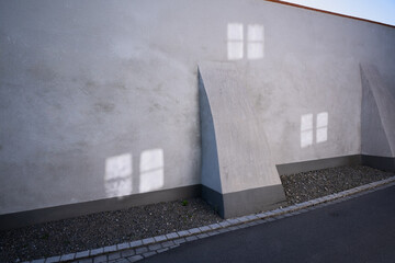 Licht Reflexionen auf Kirchenmauer