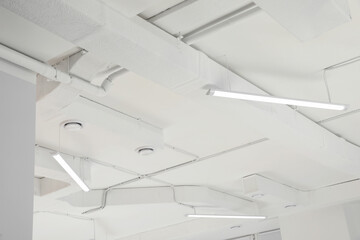 White ceiling with modern lighting in room, low angle view - obrazy, fototapety, plakaty