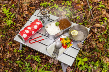 Fototapeta na wymiar キャンプでカレー料理　food using a bonfire at the campsite
