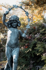 Fototapeta na wymiar statue of an angel in the garden